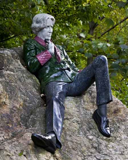 Our-World-Is-A-Book-Travel Articles -Dublin A Tale of One's City - Oscar-Wilde-Statue-at-Merrion-Square