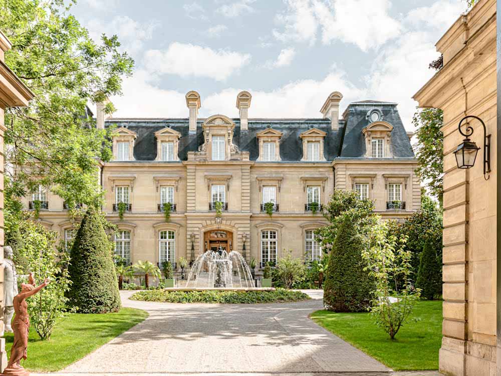 our world is a book - Travel Articles - Paris - Chateau Saint James Hotel